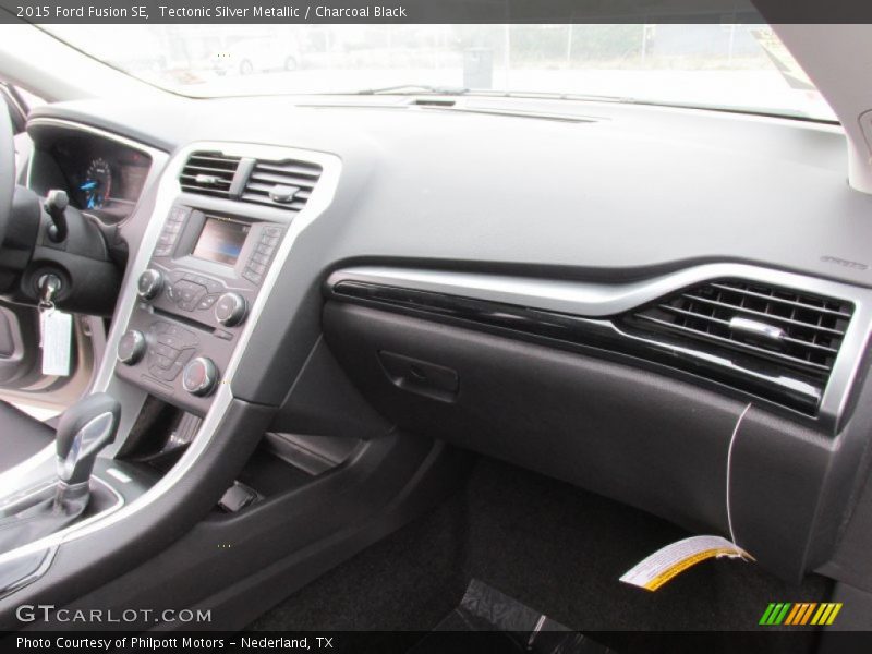 Tectonic Silver Metallic / Charcoal Black 2015 Ford Fusion SE