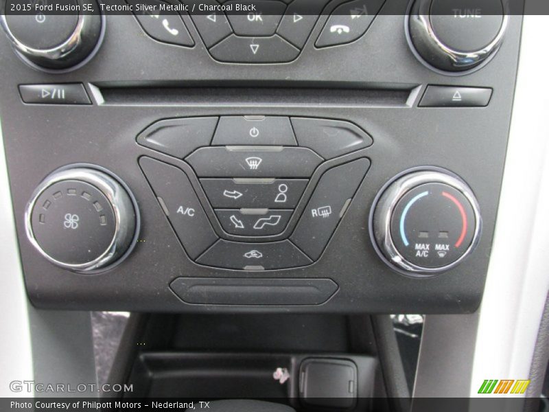 Tectonic Silver Metallic / Charcoal Black 2015 Ford Fusion SE