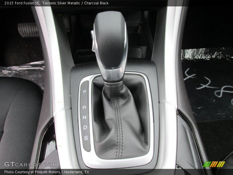 Tectonic Silver Metallic / Charcoal Black 2015 Ford Fusion SE