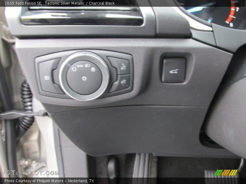 Tectonic Silver Metallic / Charcoal Black 2015 Ford Fusion SE