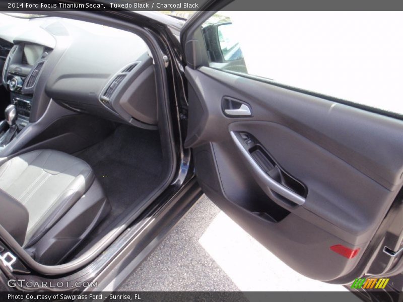 Tuxedo Black / Charcoal Black 2014 Ford Focus Titanium Sedan