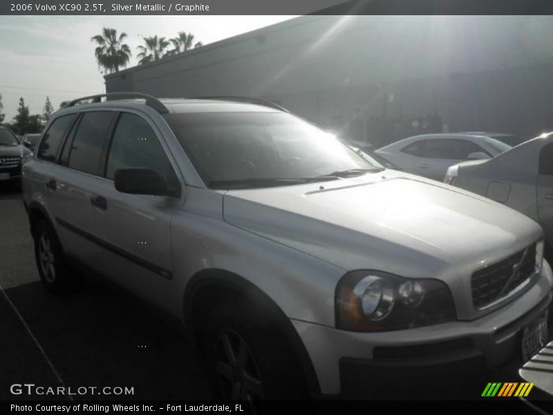 Front 3/4 View of 2006 XC90 2.5T