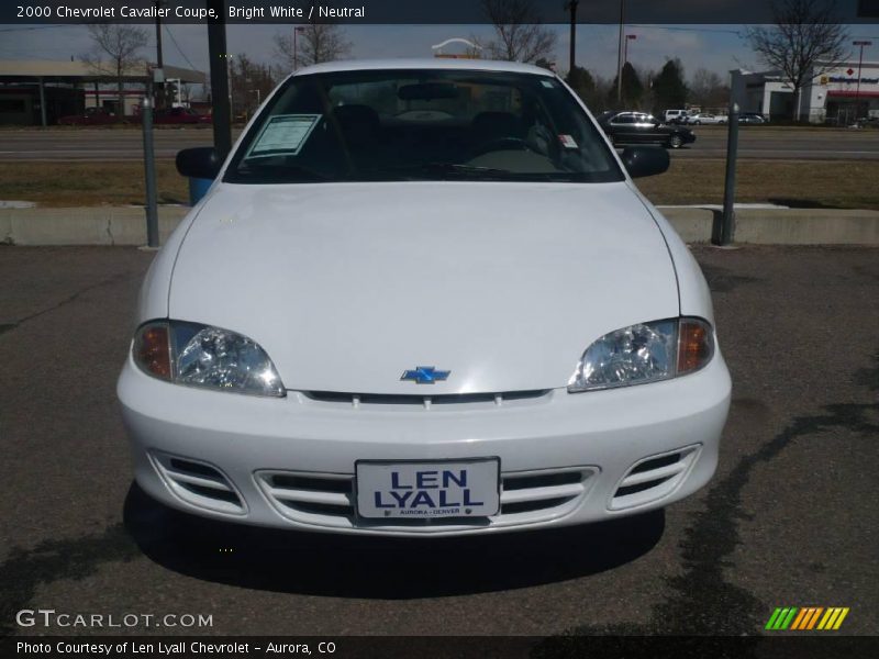 Bright White / Neutral 2000 Chevrolet Cavalier Coupe