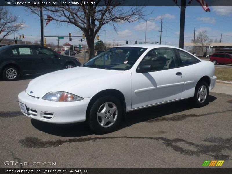 Bright White / Neutral 2000 Chevrolet Cavalier Coupe
