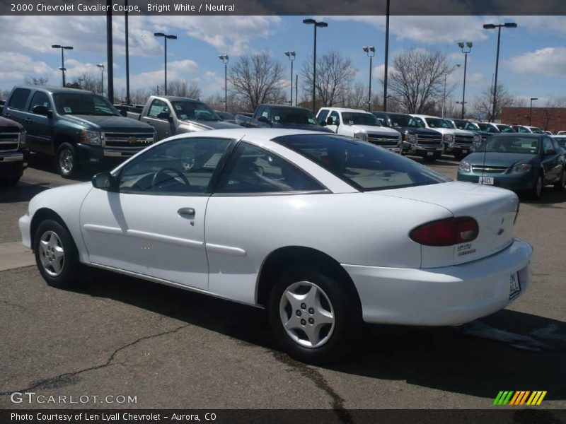 Bright White / Neutral 2000 Chevrolet Cavalier Coupe
