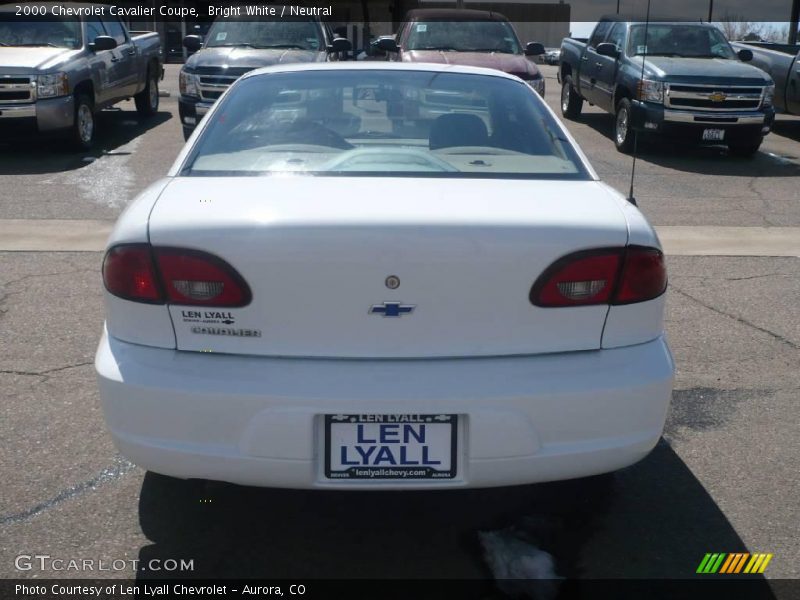 Bright White / Neutral 2000 Chevrolet Cavalier Coupe