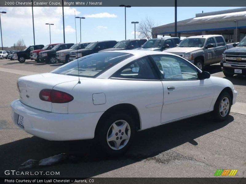 Bright White / Neutral 2000 Chevrolet Cavalier Coupe