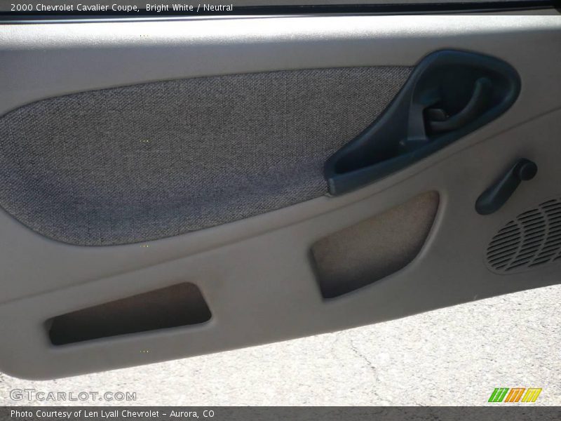 Bright White / Neutral 2000 Chevrolet Cavalier Coupe