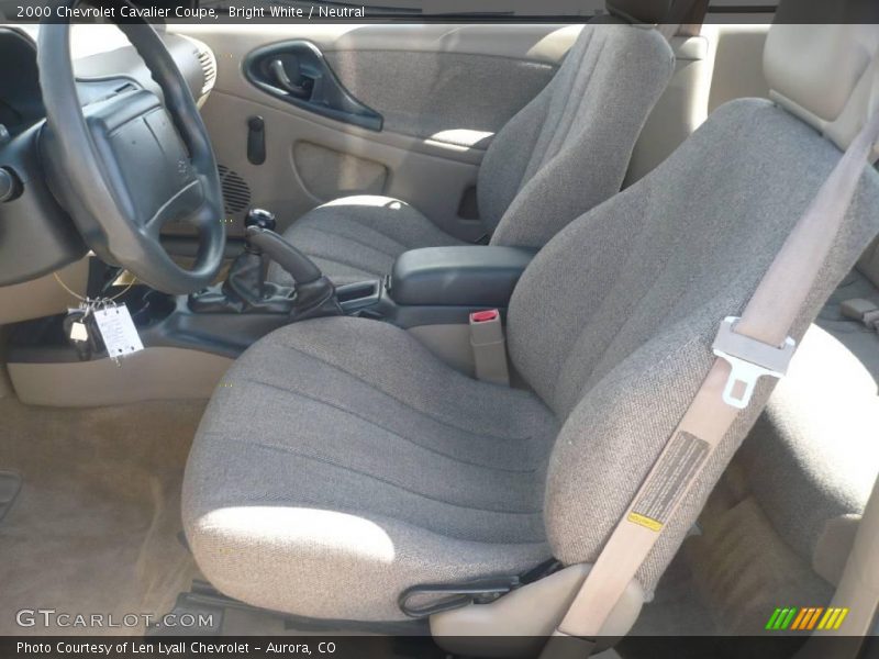 Bright White / Neutral 2000 Chevrolet Cavalier Coupe
