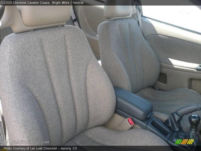 Bright White / Neutral 2000 Chevrolet Cavalier Coupe