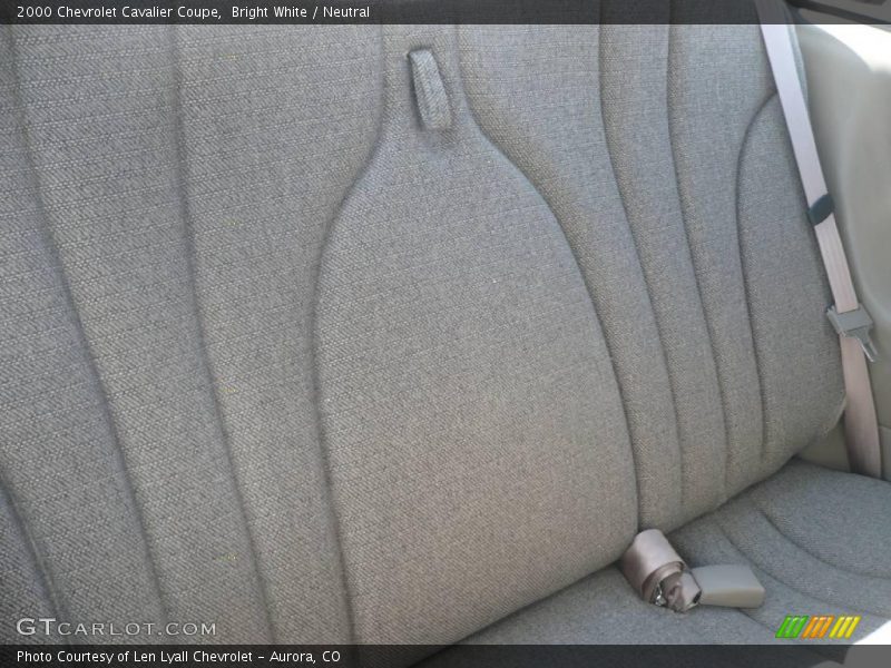 Bright White / Neutral 2000 Chevrolet Cavalier Coupe