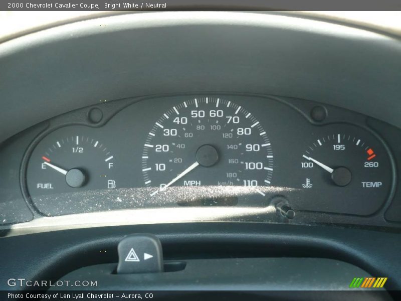 Bright White / Neutral 2000 Chevrolet Cavalier Coupe