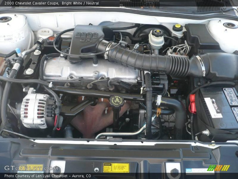 Bright White / Neutral 2000 Chevrolet Cavalier Coupe