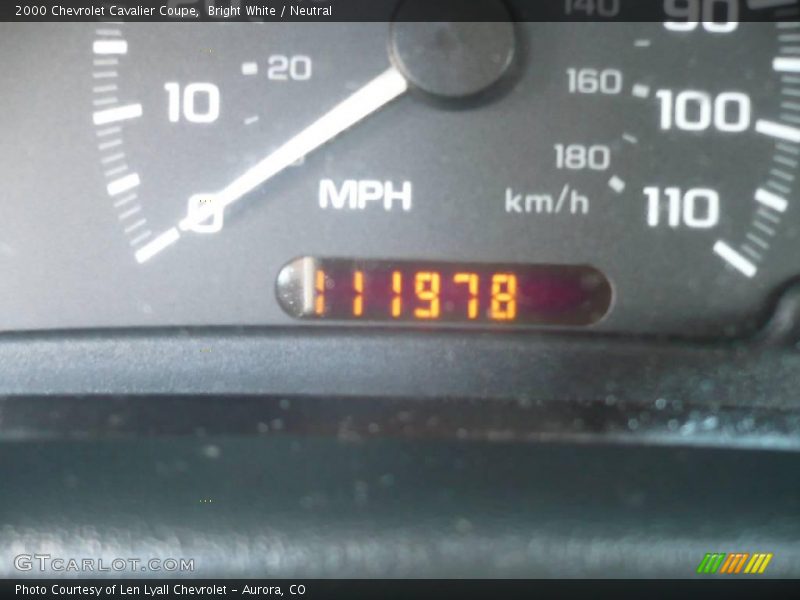 Bright White / Neutral 2000 Chevrolet Cavalier Coupe