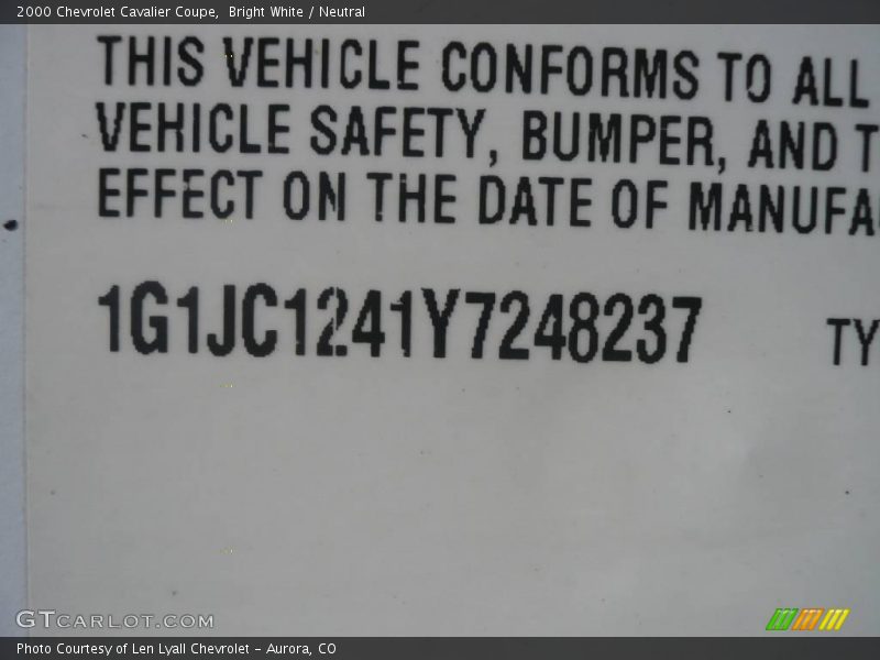 Bright White / Neutral 2000 Chevrolet Cavalier Coupe