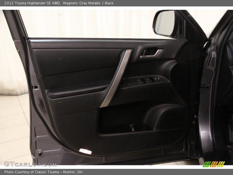 Magnetic Gray Metallic / Black 2013 Toyota Highlander SE 4WD
