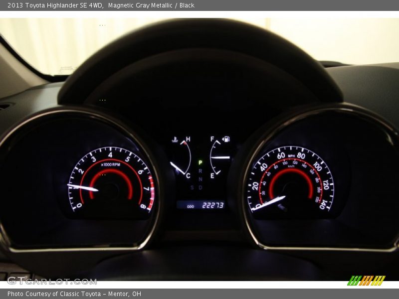 Magnetic Gray Metallic / Black 2013 Toyota Highlander SE 4WD