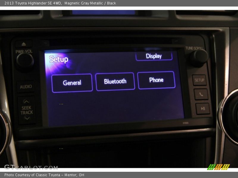 Magnetic Gray Metallic / Black 2013 Toyota Highlander SE 4WD