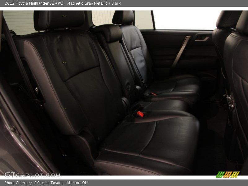 Magnetic Gray Metallic / Black 2013 Toyota Highlander SE 4WD