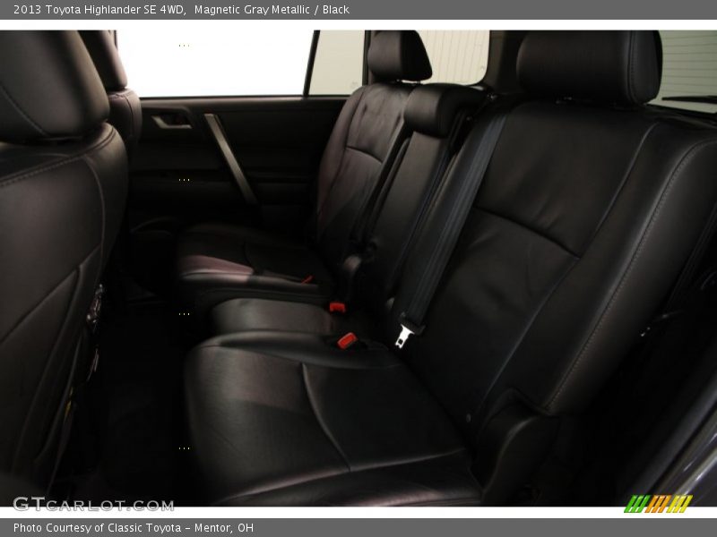 Magnetic Gray Metallic / Black 2013 Toyota Highlander SE 4WD