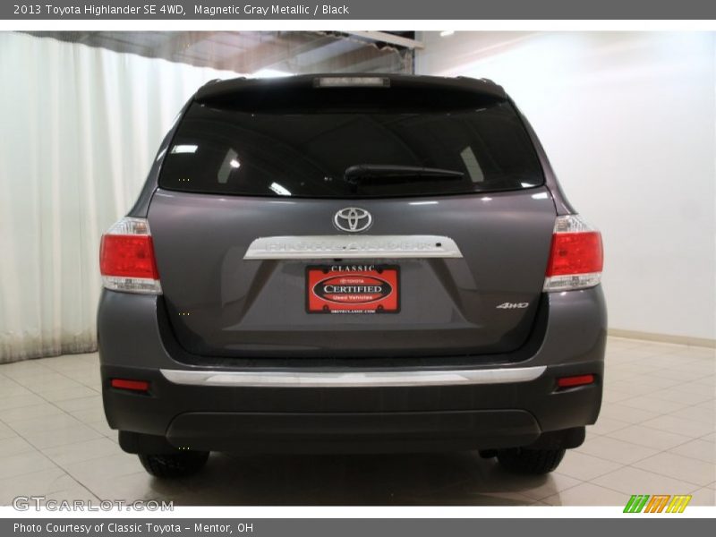 Magnetic Gray Metallic / Black 2013 Toyota Highlander SE 4WD