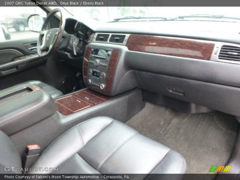 Onyx Black / Ebony Black 2007 GMC Yukon Denali AWD