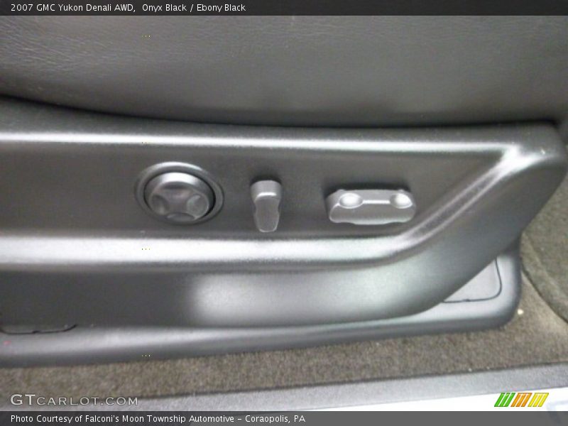 Onyx Black / Ebony Black 2007 GMC Yukon Denali AWD