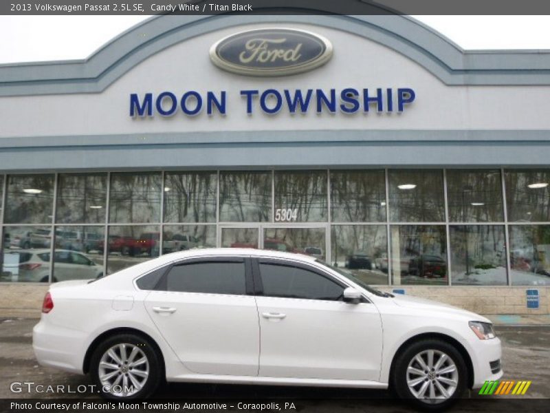 Candy White / Titan Black 2013 Volkswagen Passat 2.5L SE
