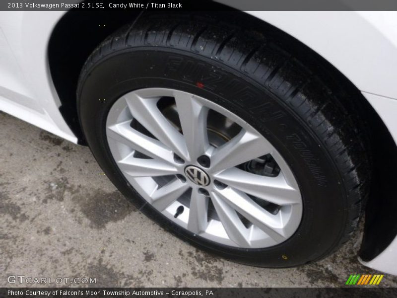Candy White / Titan Black 2013 Volkswagen Passat 2.5L SE