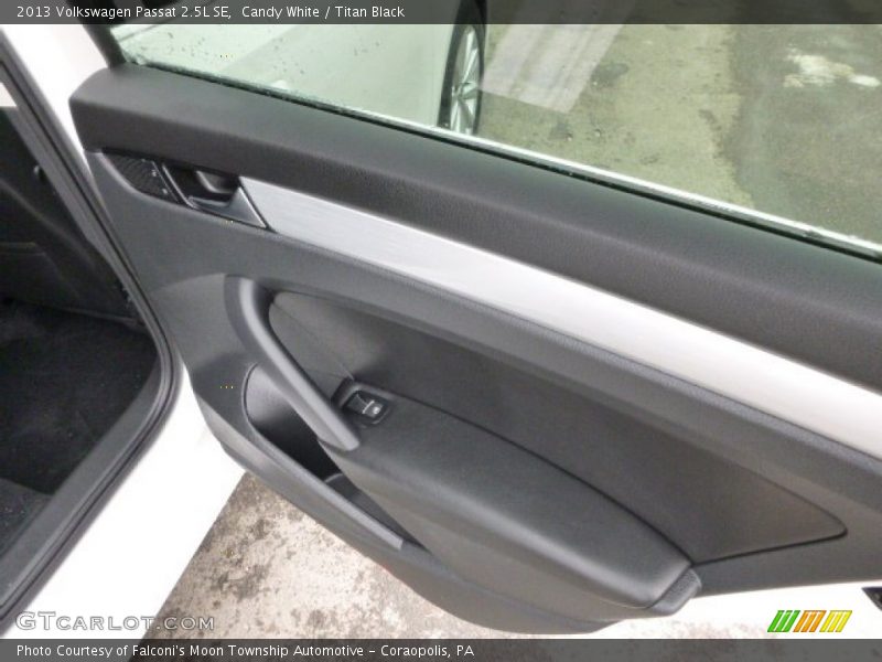 Candy White / Titan Black 2013 Volkswagen Passat 2.5L SE