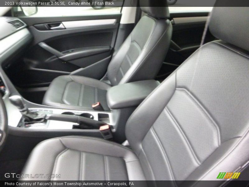 Candy White / Titan Black 2013 Volkswagen Passat 2.5L SE