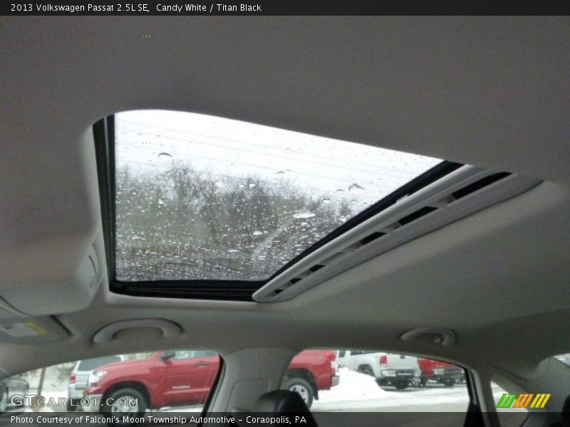 Candy White / Titan Black 2013 Volkswagen Passat 2.5L SE