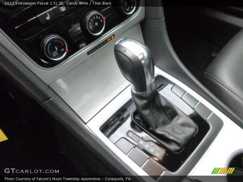 Candy White / Titan Black 2013 Volkswagen Passat 2.5L SE