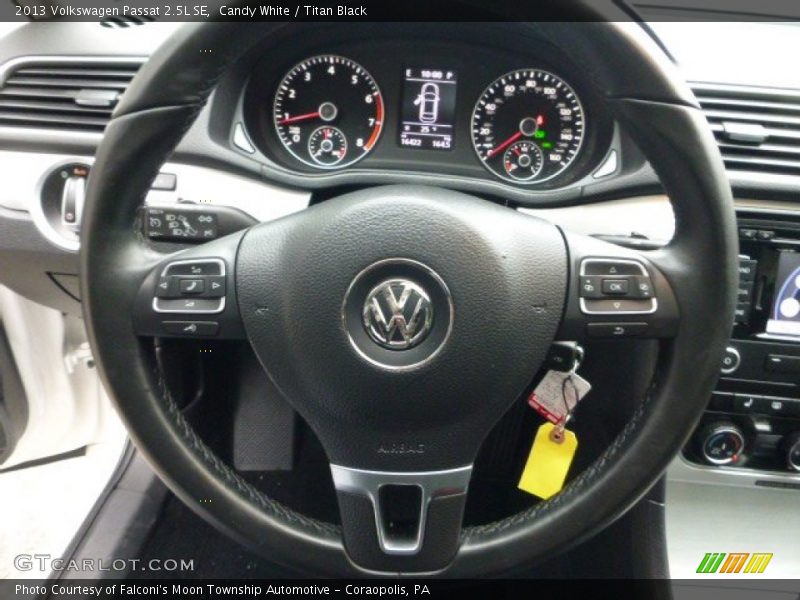 Candy White / Titan Black 2013 Volkswagen Passat 2.5L SE