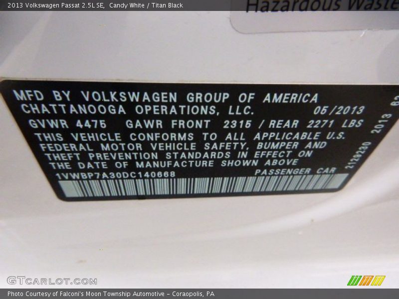 Candy White / Titan Black 2013 Volkswagen Passat 2.5L SE