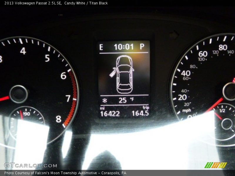 Candy White / Titan Black 2013 Volkswagen Passat 2.5L SE