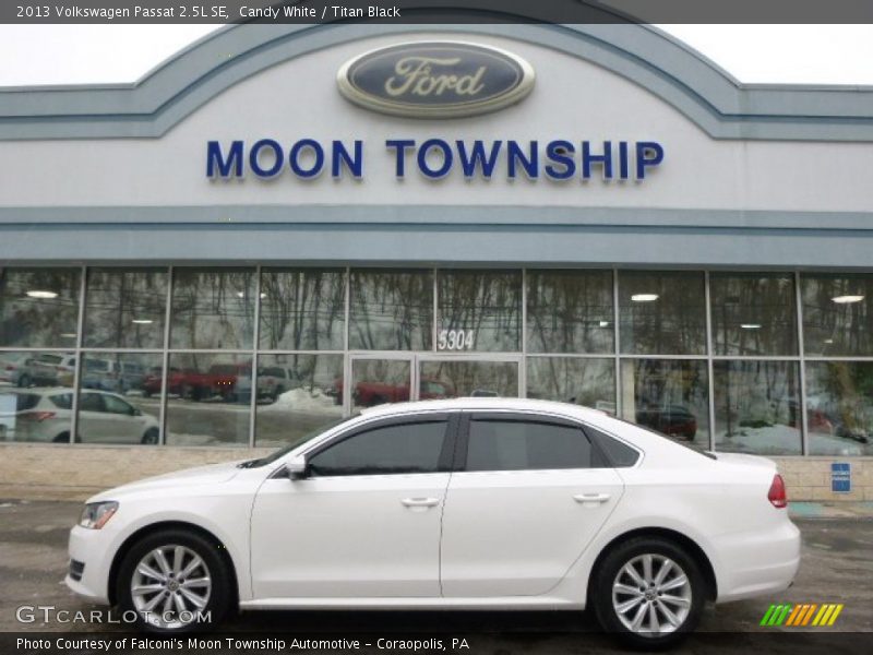 Candy White / Titan Black 2013 Volkswagen Passat 2.5L SE