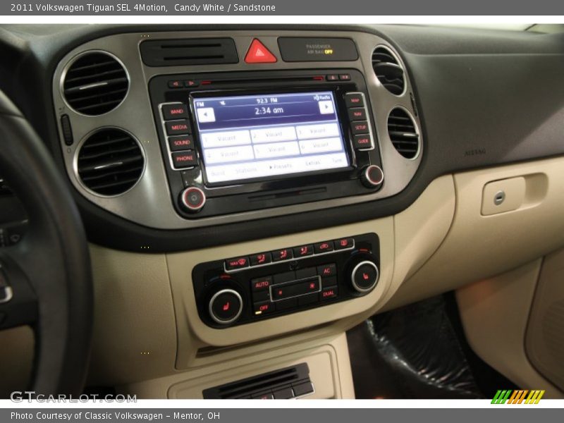 Controls of 2011 Tiguan SEL 4Motion