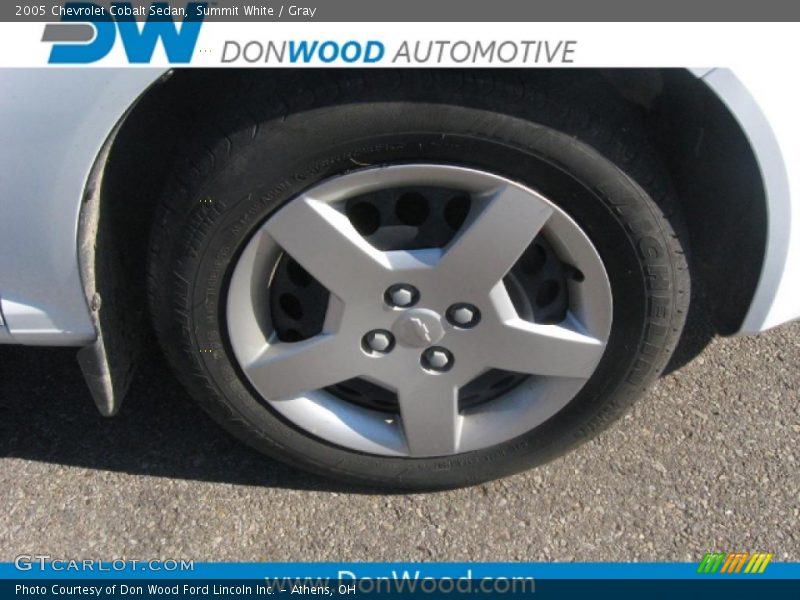 Summit White / Gray 2005 Chevrolet Cobalt Sedan