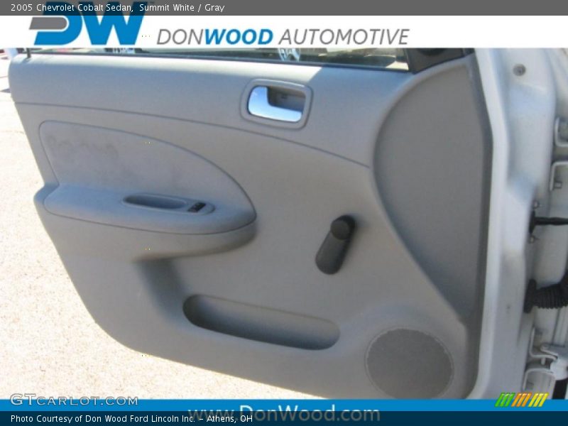Summit White / Gray 2005 Chevrolet Cobalt Sedan