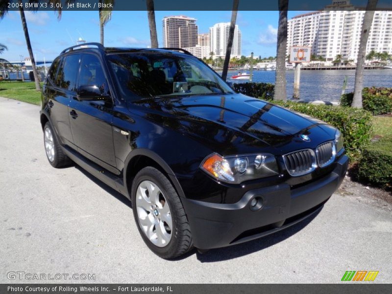 Front 3/4 View of 2004 X3 3.0i