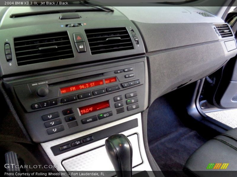 Dashboard of 2004 X3 3.0i
