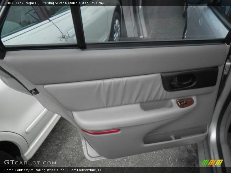 Sterling Silver Metallic / Medium Gray 2004 Buick Regal LS
