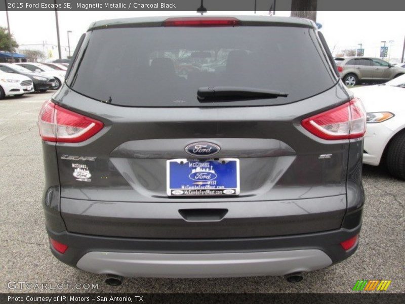 Magnetic Metallic / Charcoal Black 2015 Ford Escape SE