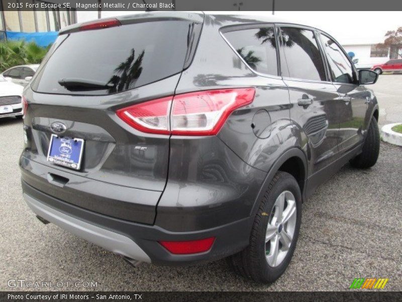 Magnetic Metallic / Charcoal Black 2015 Ford Escape SE