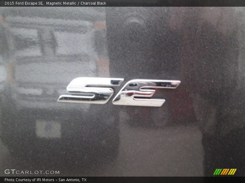 Magnetic Metallic / Charcoal Black 2015 Ford Escape SE