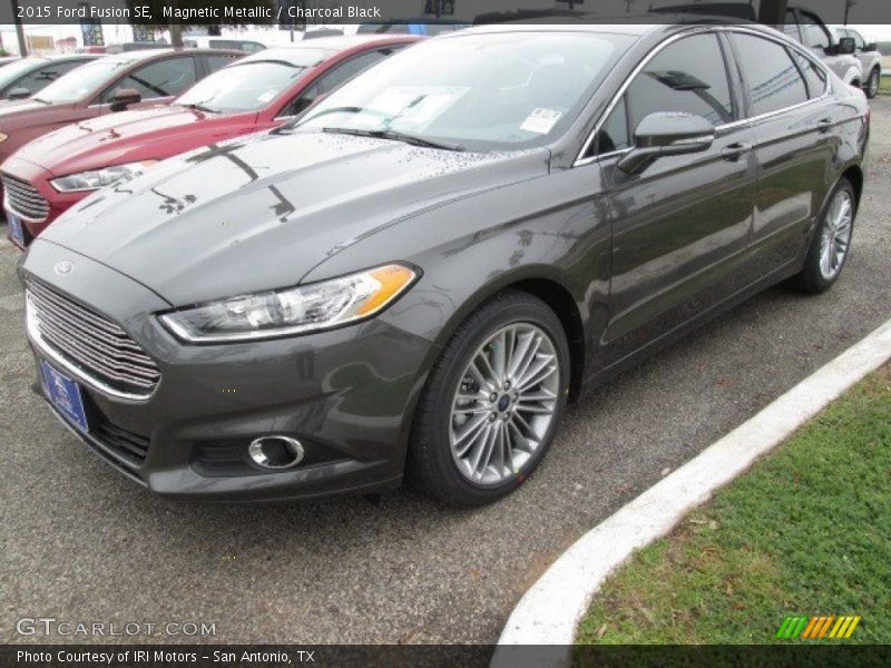 Front 3/4 View of 2015 Fusion SE