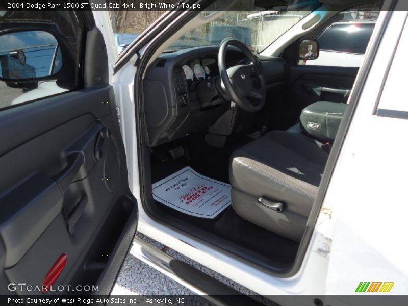 Bright White / Taupe 2004 Dodge Ram 1500 ST Quad Cab 4x4