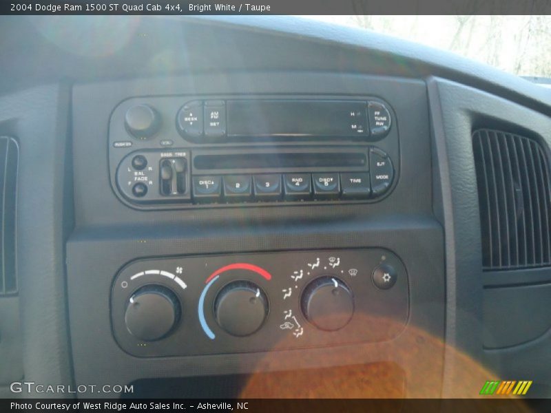 Bright White / Taupe 2004 Dodge Ram 1500 ST Quad Cab 4x4