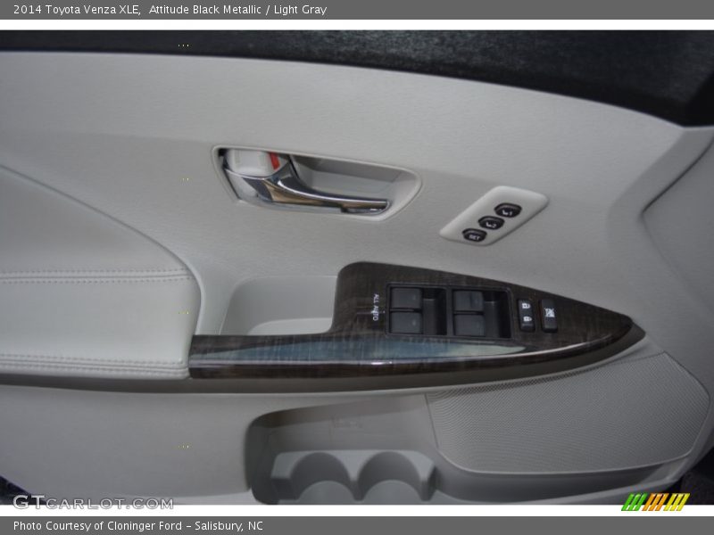 Attitude Black Metallic / Light Gray 2014 Toyota Venza XLE
